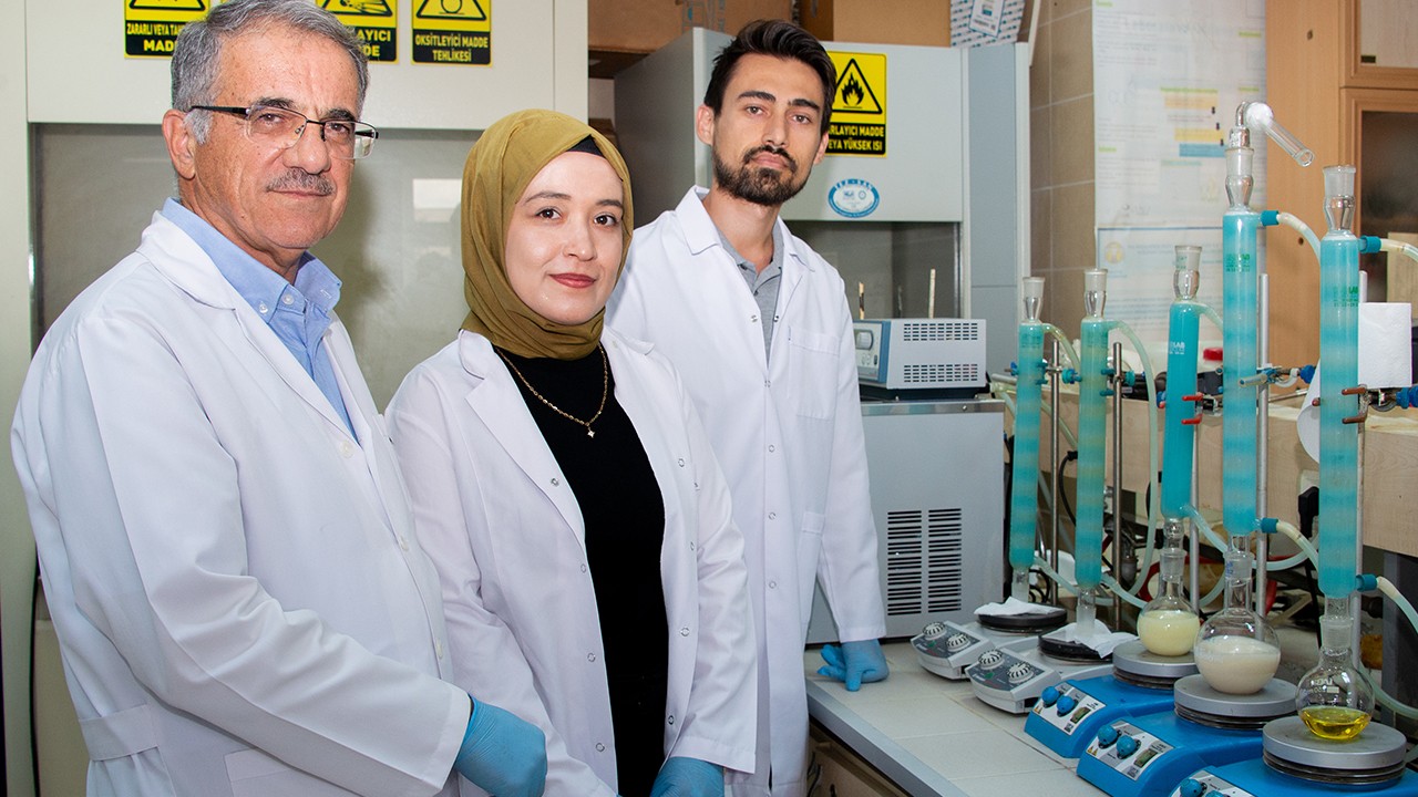 Selçuk Üniversitesi'nden kanser tedavisinde yan etkileri azaltan akıllı ilaç projesi