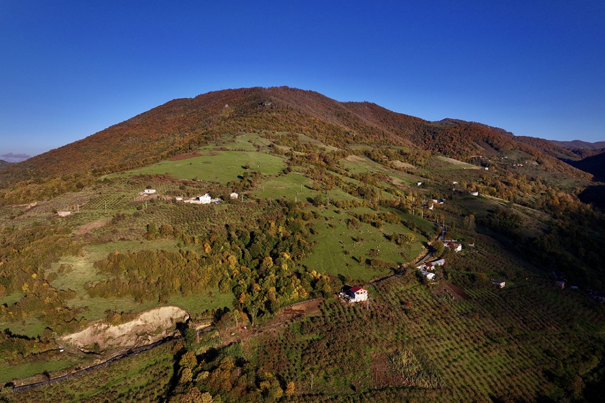 Samsun’da Nebiyan Dağı sonbahar renklerine büründü