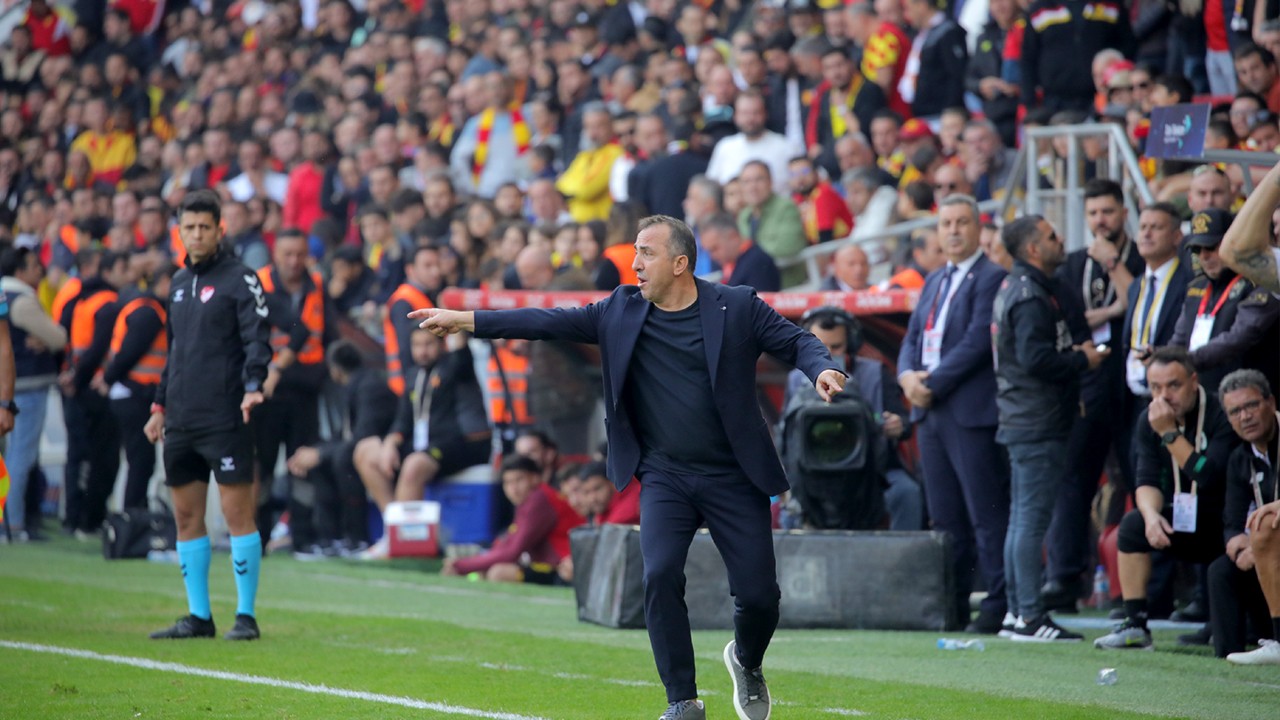 Tümosan Konyaspor Teknik Direktörü Recep Uçar: Futbol hatalar oyunu