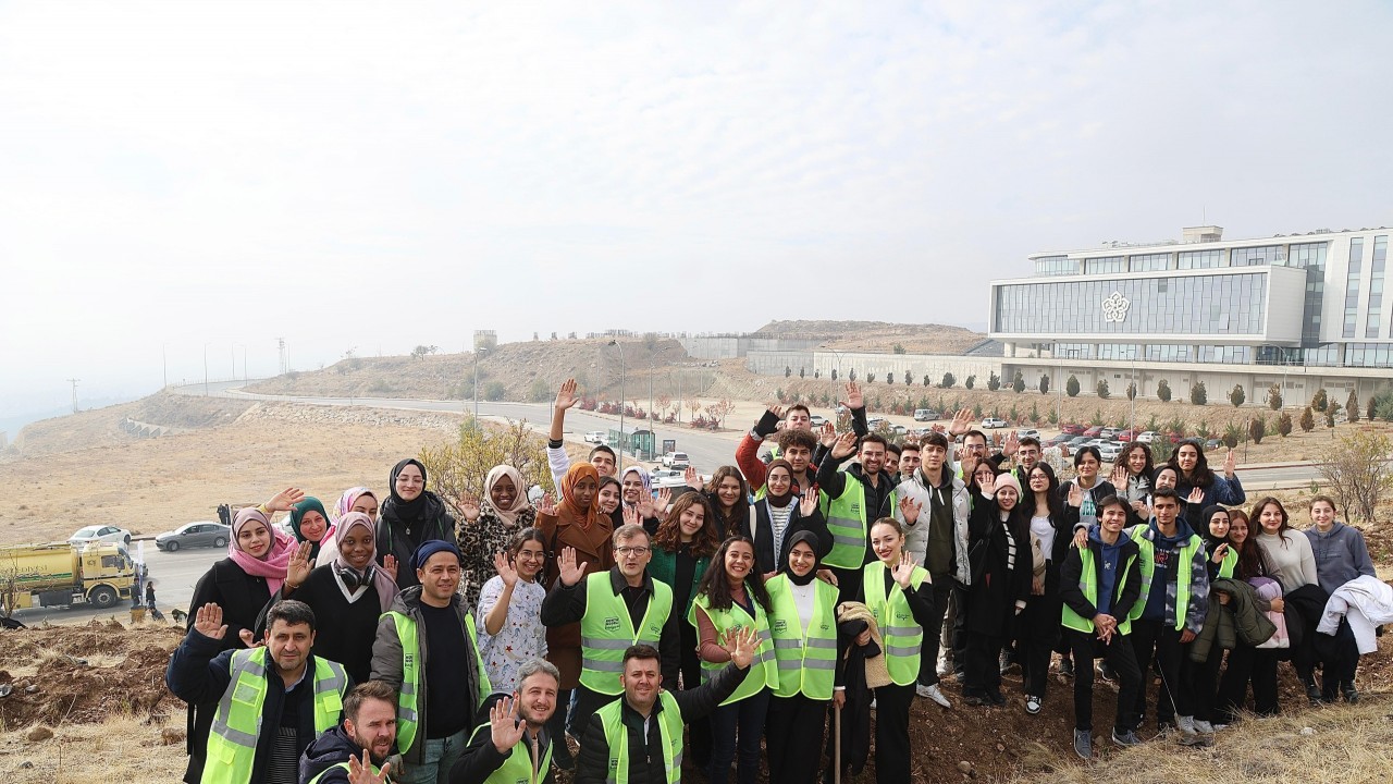 Milli Ağaçlandırma Günü’nde NEÜ öğrencileri fidanları toprakla buluşturdu