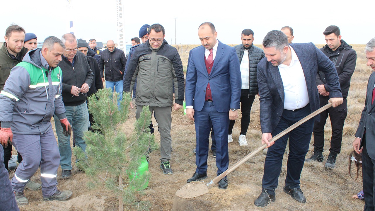 Sanayi ve Teknoloji Bakan Yardımcısı İnan, memleketi Konya'da ağaçlandırma etkinliğine katıldı