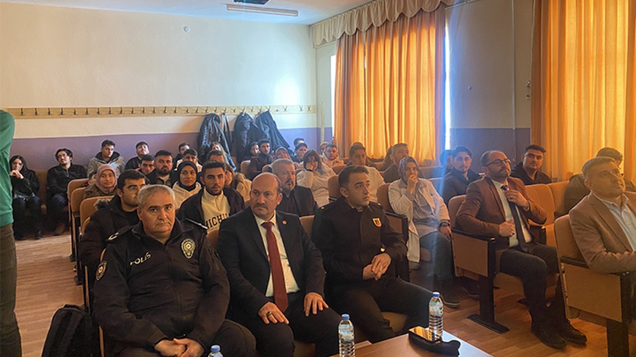 Sarayönü'nde AFAD uzmanları afet yönetiminde gönüllülüğü anlattı