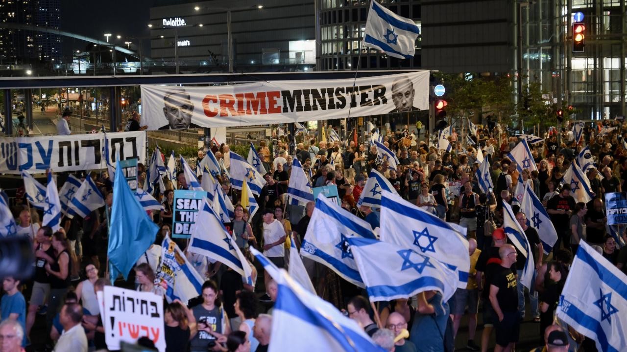 İsrailliler, katil Netanyahu hükümetinin istifası için sokaklarda