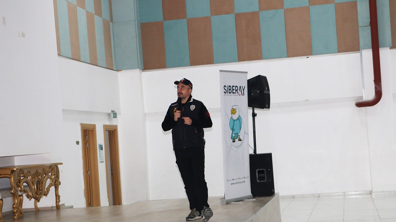 Sarayönü ilçesinde lise öğrencilerine siber güvenlik ve sosyal medya eğitimi verildi