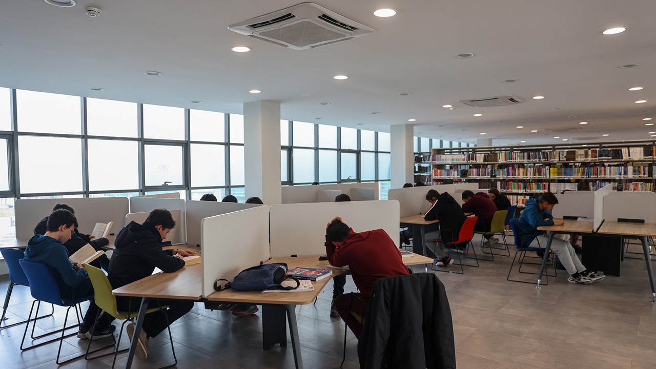 Selçuklu Belediyesi okul kütüphaneleri ile bu yıl da eğitimin en büyük destekçisi