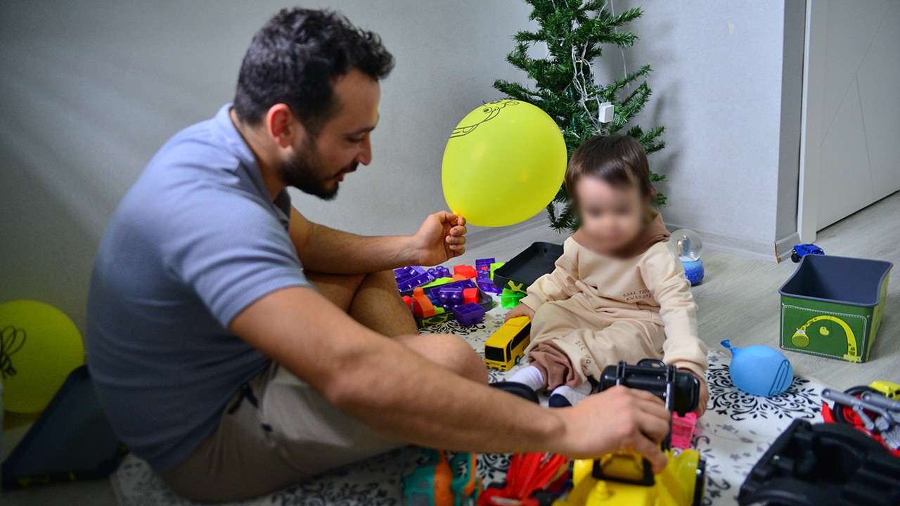 Anne sosyal medyada uygunsuz görüntüler paylaşmıştı; baba velayetini aldığı oğluna kavuştu