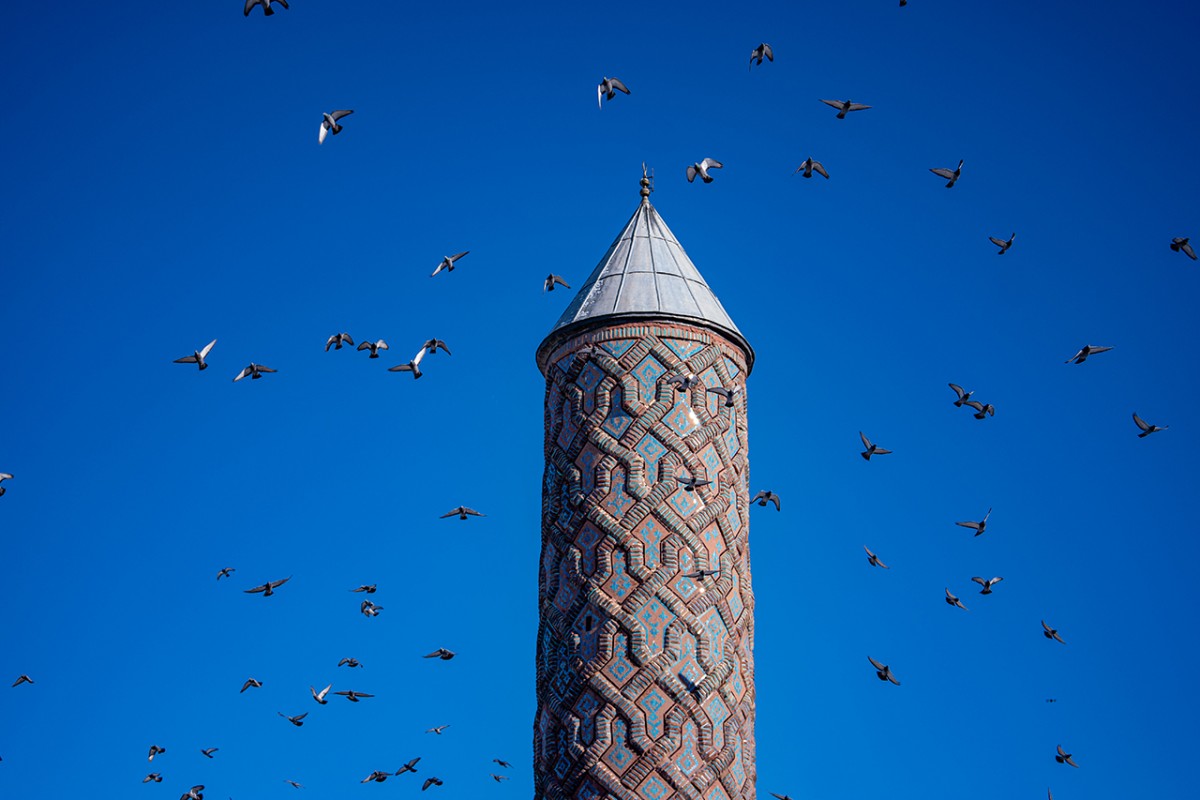 Tarihi mekanların sürekli misafirleri güvercinler