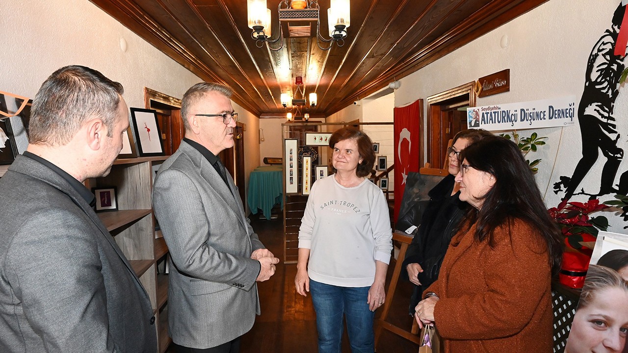 Konya'da Elek İşleme ve Kağıt Sanatı sergisinin açılışı yapıldı