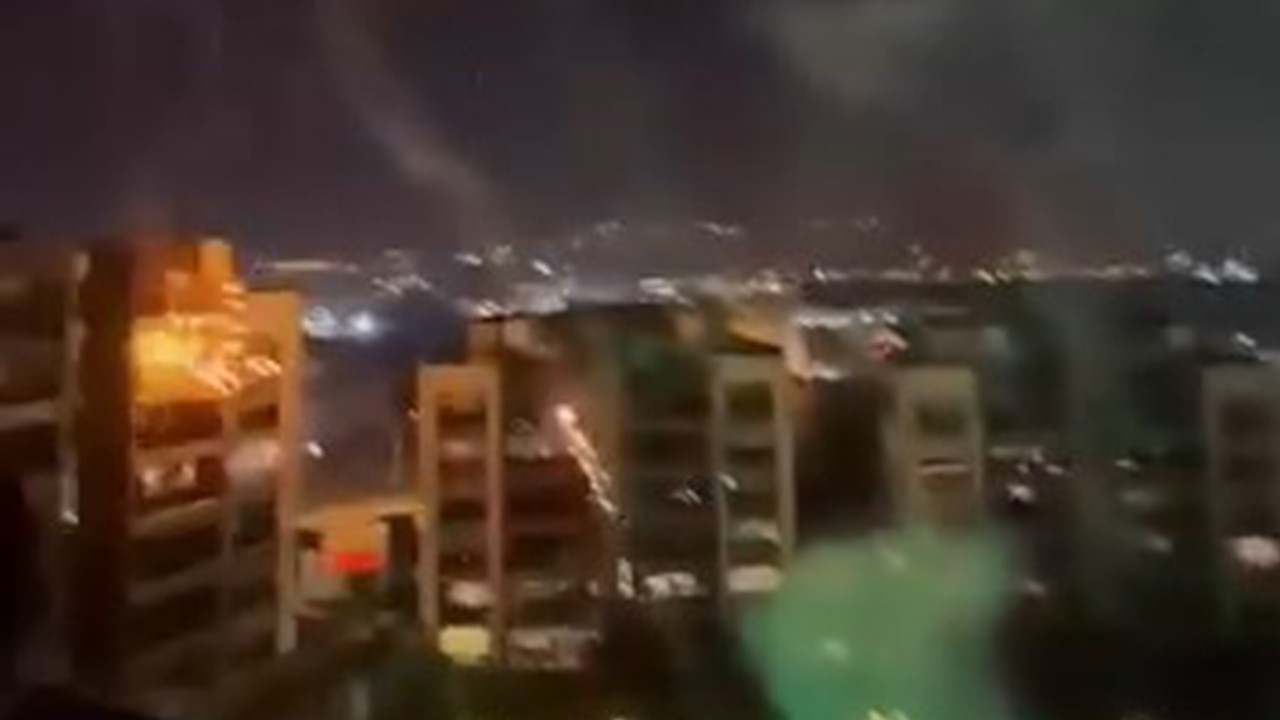 Yılbaşı kutlamalarındaki havai fişekler, evi alev topuna çevirdi