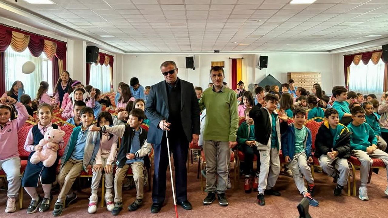 "Diyardan Diyar Türküler" konseri: Elde edilecek gelirle görme engelliler için baston alınacak