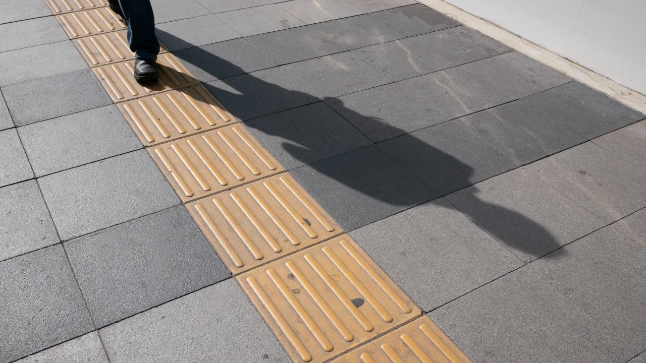 Görme engelliler TİHEK'e en çok "hissedilebilir yol" için başvurdu