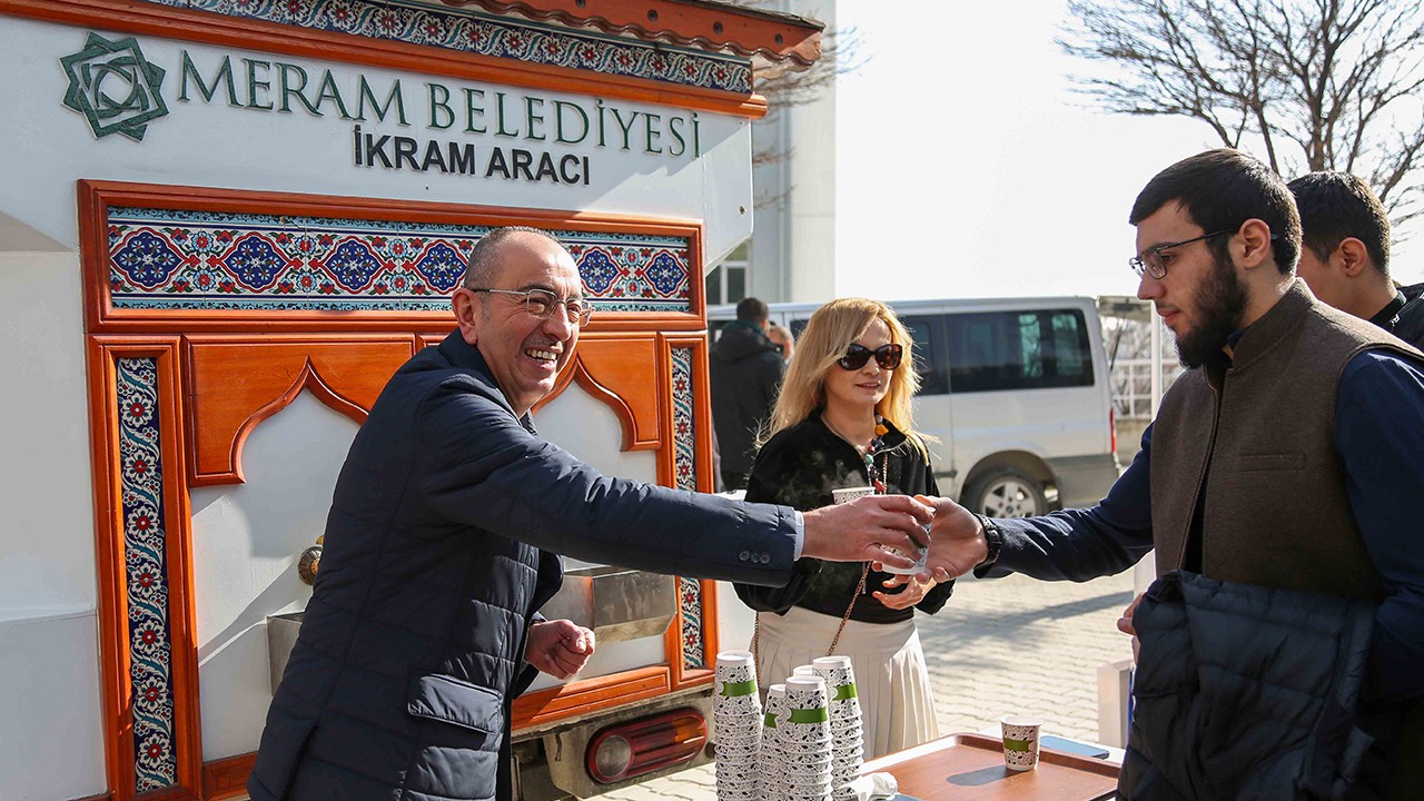 Meram Gençlik Meclisi üniversite öğrencilerine sınav haftalarında sıcak çorba ikram etti