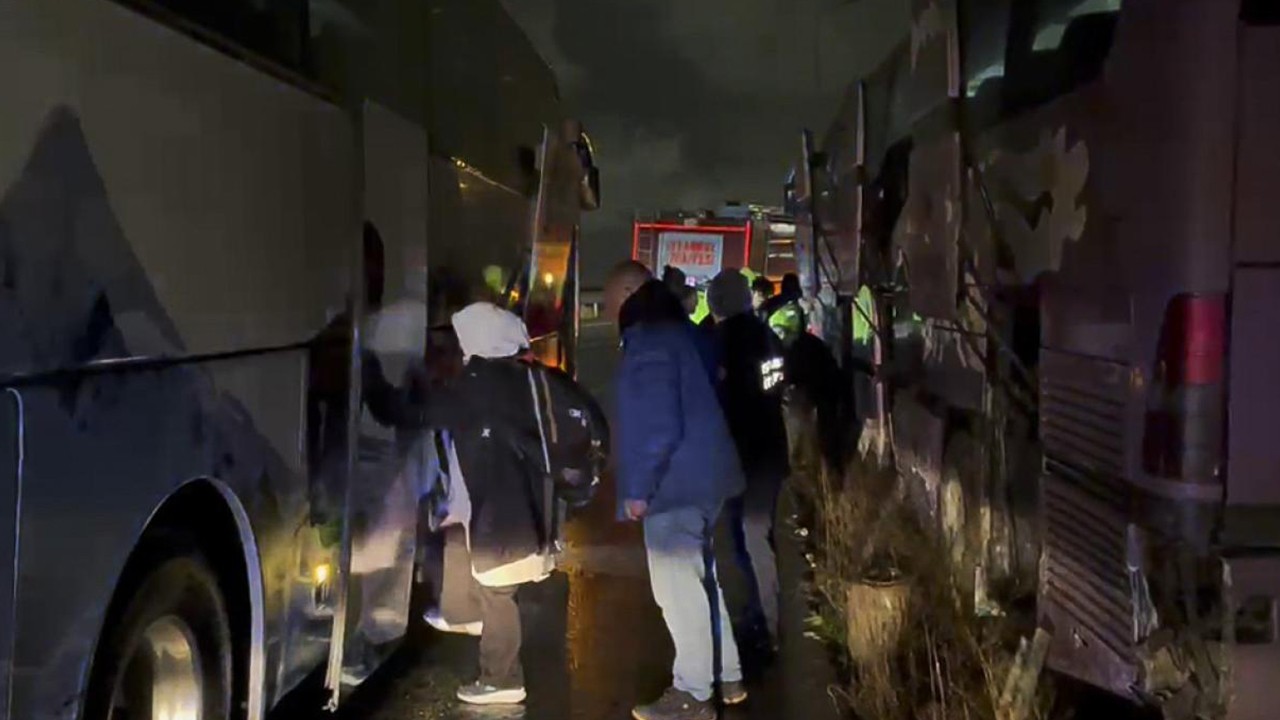 Şoförü kalp krizi geçiren, 50 yolculu tur otobüsü kaza yaptı