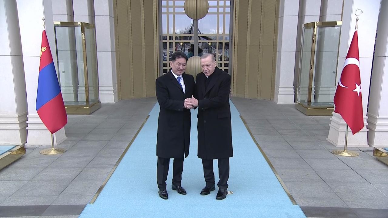 Cumhurbaşkanı Erdoğan, Moğolistan Cumhurbaşkanı Ukhnaa'yı resmi törenle karşıladı