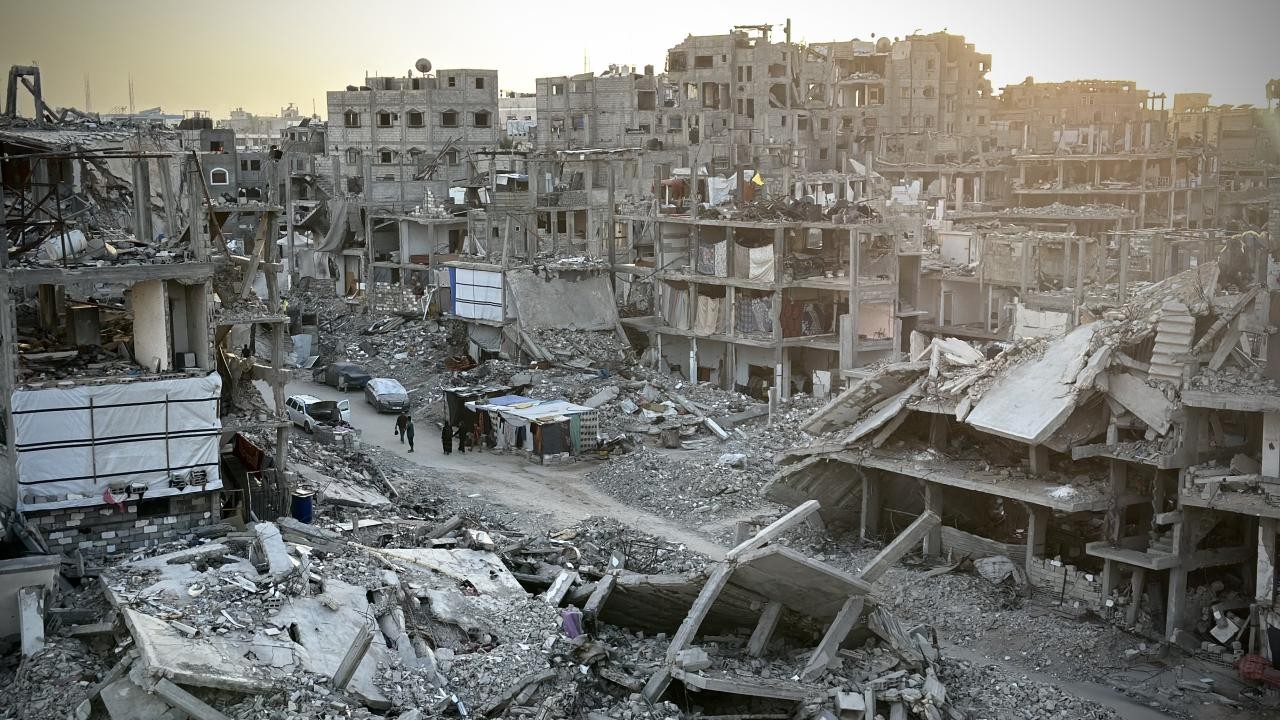 Soykırımcı İsrail, son 24 saatte Gazze Şeridi'ne yaklaşık 50 hava saldırısı düzenledi