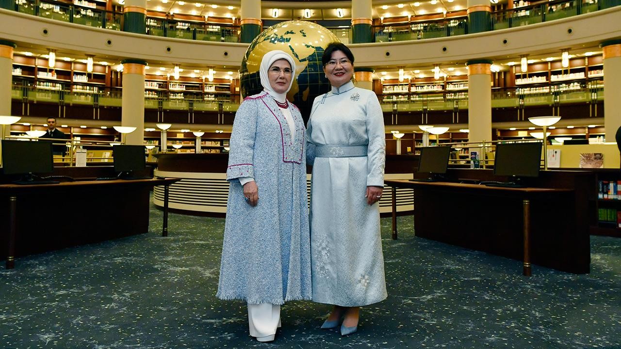Emine Erdoğan, Moğolistan Cumhurbaşkanının eşi ile bir araya geldi