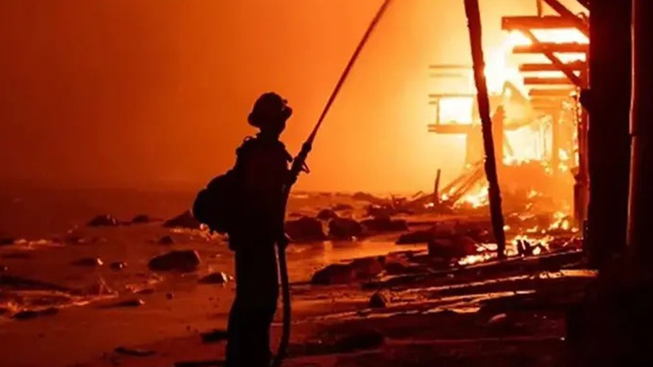 Los Angeles'taki yangında hayatını kaybedenlerin sayısı 27'ye yükseldi