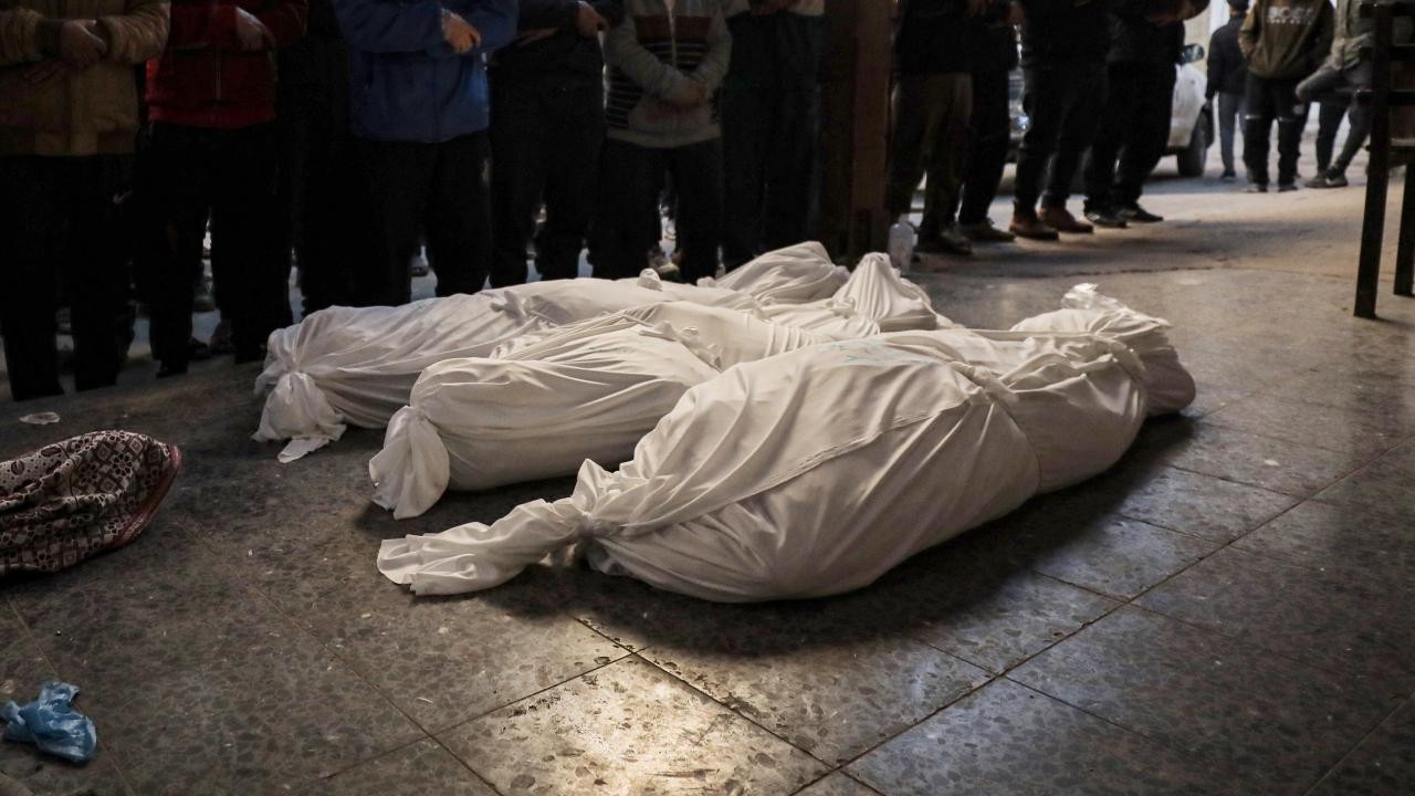 Katil İsrail'in 470 gündür saldırılarını sürdürdüğü Gazze'de can kaybı 46 bin 899'a yükseldi