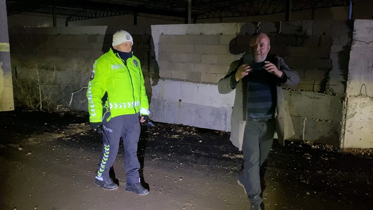 Kendi yaptığı kazayı kayda alıp spiker gibi anlattı