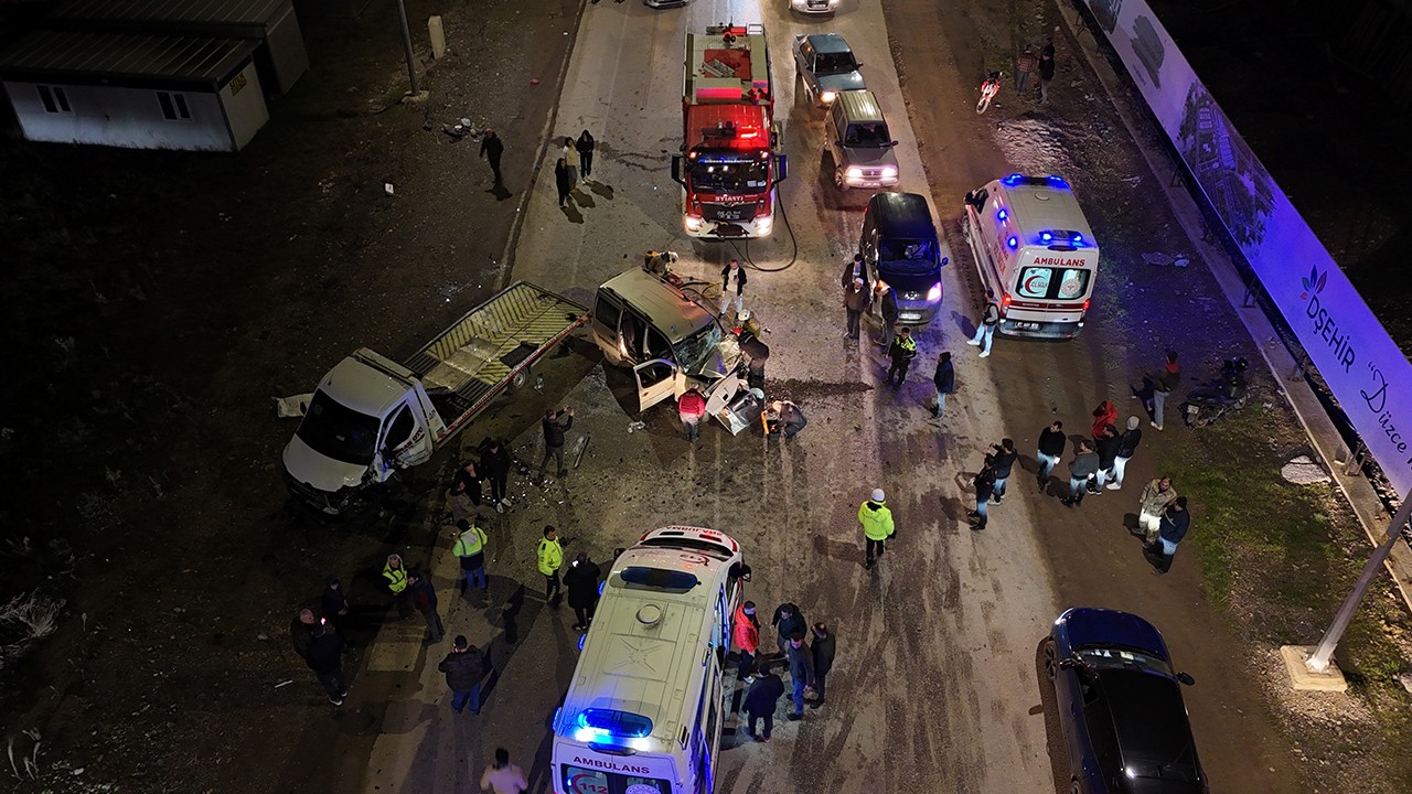 3 araç kazaya karıştı: 7 yaralı