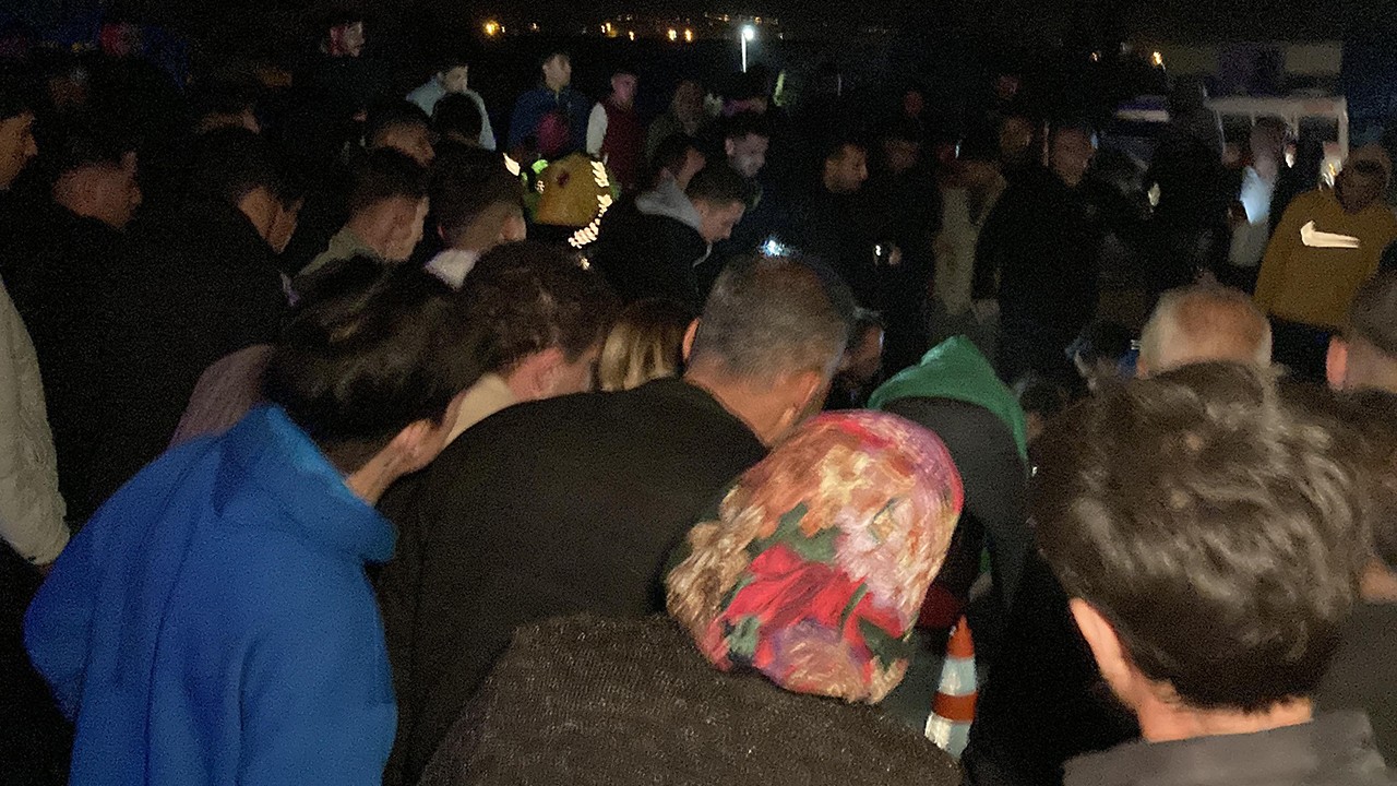 Motosikletli gencin feci ölümü: Herkes cenazenin kaldırılmasını izledi
