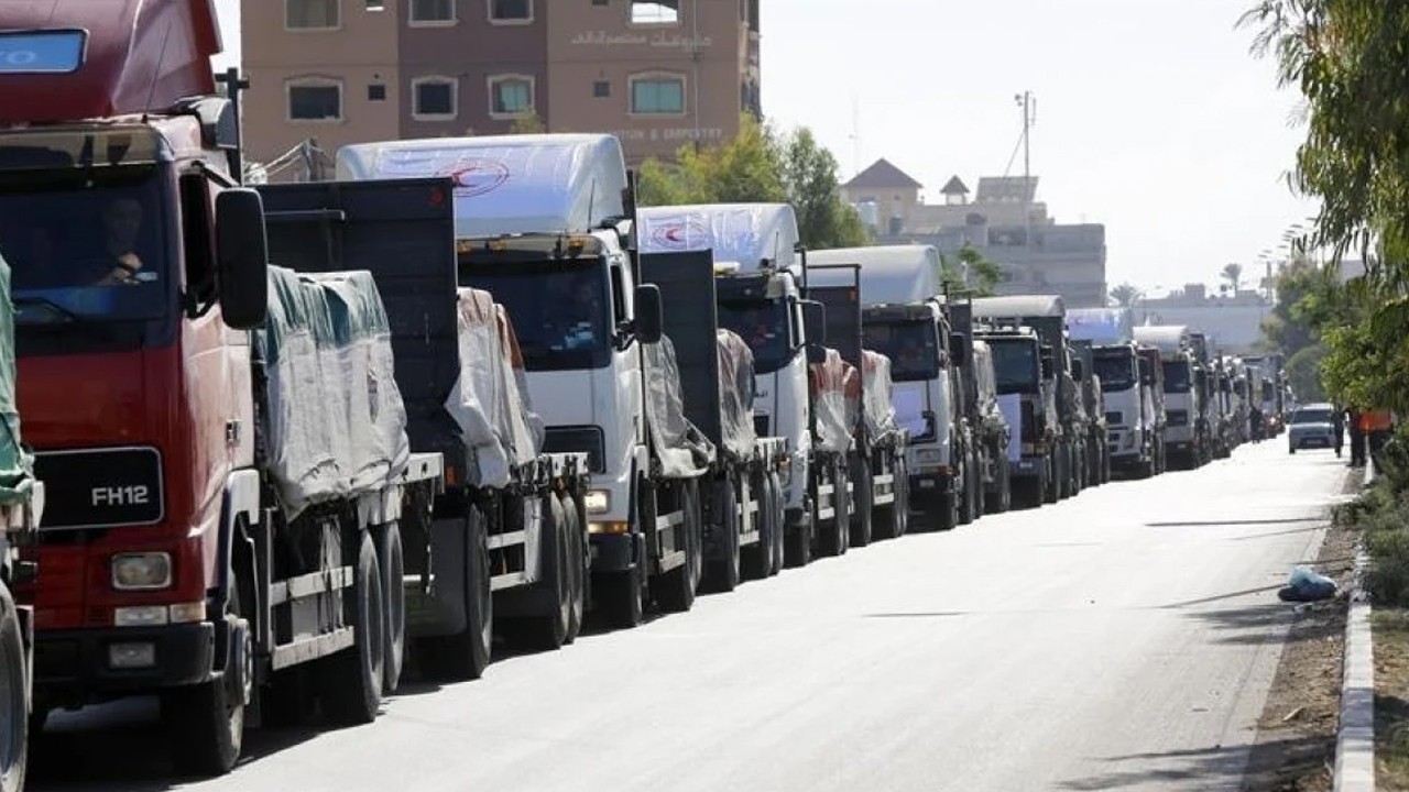 Ateşkesin ardından yardım tırları Gazze'ye giriyor