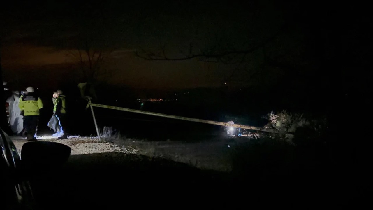 18 yaşındaki genç bıçaklanıp yanmış halde bulundu