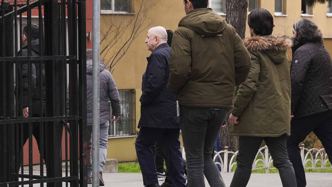 "Cumhurbaşkanına hakaret" suçundan gözaltına alınan Ümit Özdağ adliyede