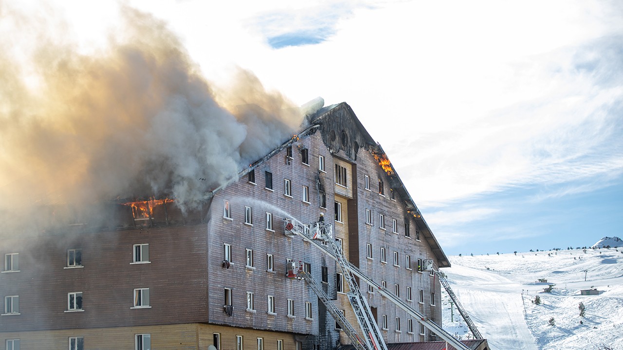 Bolu'daki otel yangınında yaralananların tedavileri sürüyor