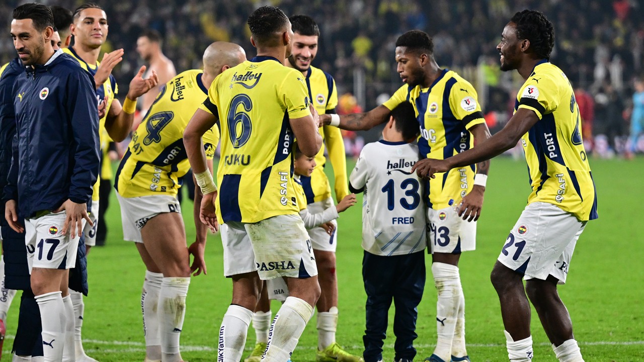 Fenerbahçe, Göztepe engelini ikinci yarıda bulduğu gollerle aştı