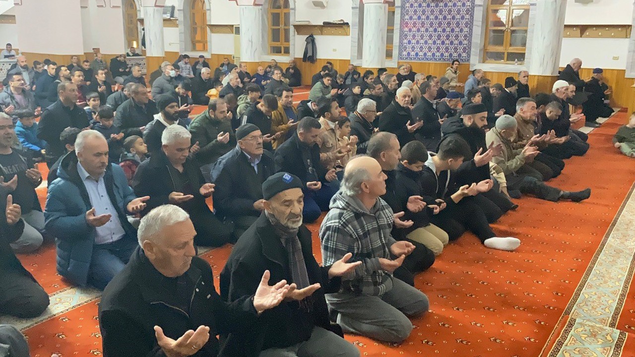 Kulu’da Miraç Kandili'nde camiler doldu