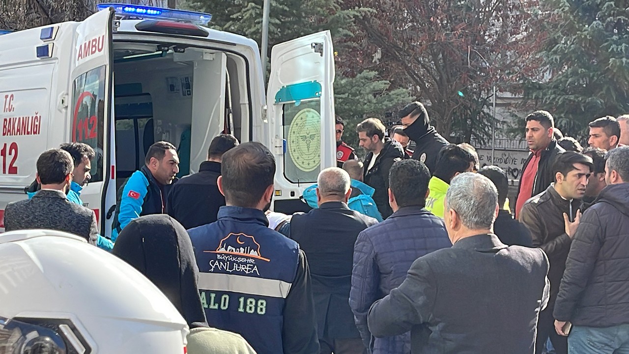 Anne ve iki kızı evinde ölü bulundu