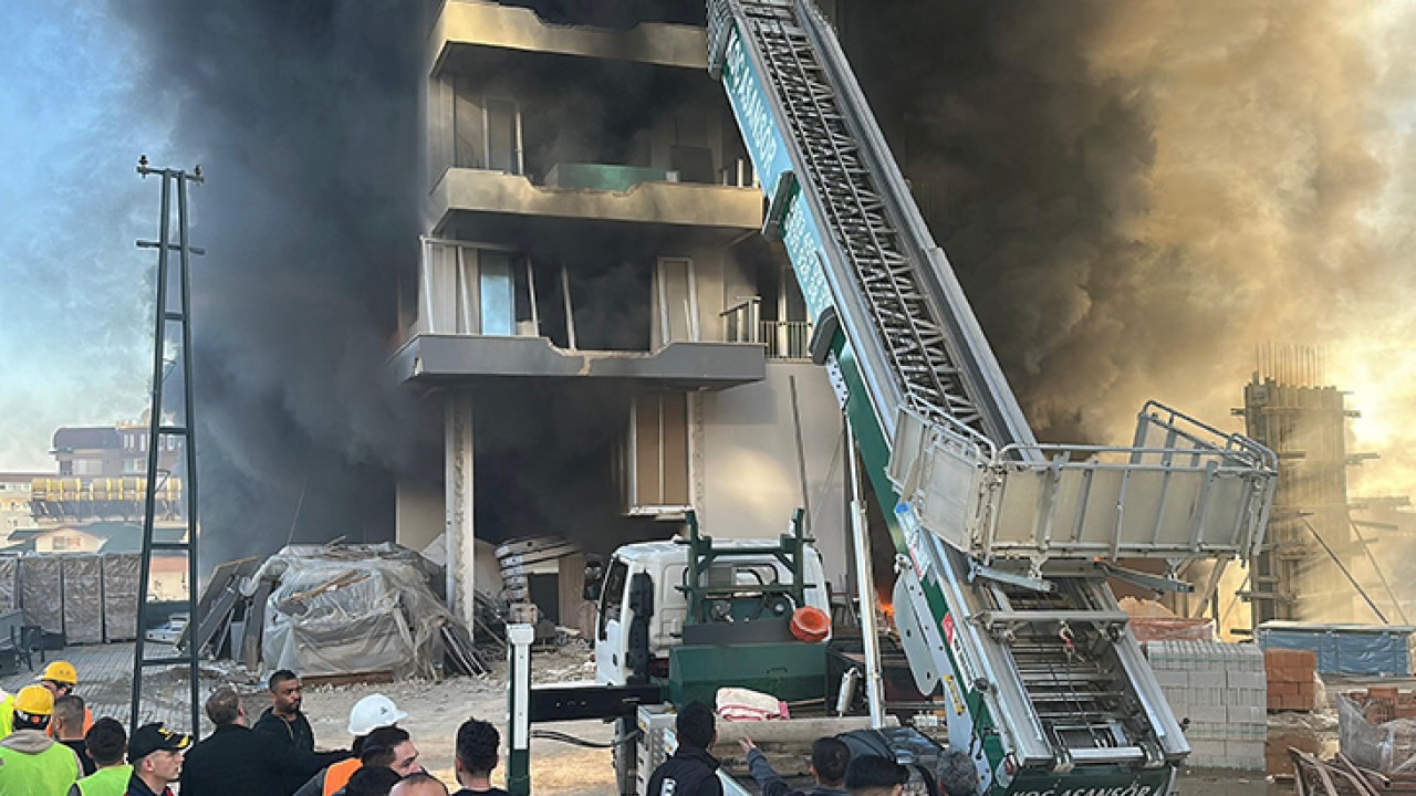 9 katlı otel inşaatında yangın paniği!