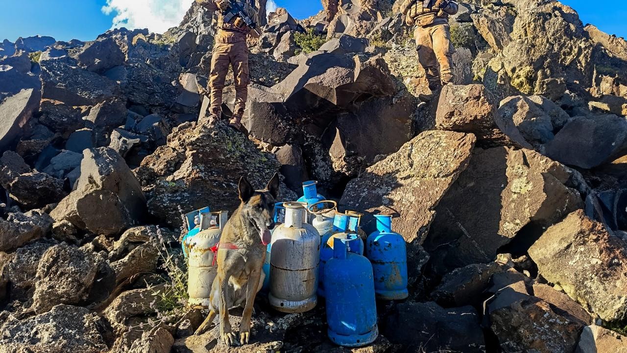 Teröristlere kullandığı yaşam malzemesi ele geçirildi