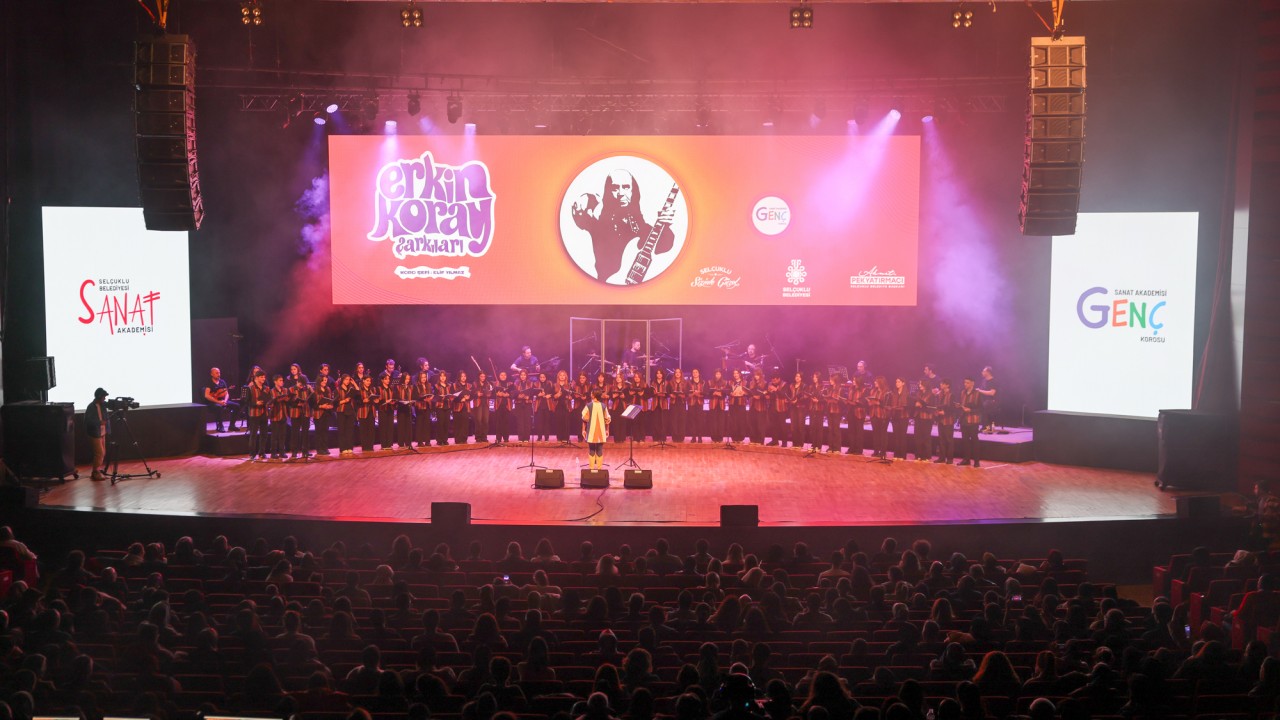 Selçuklu Belediyesi Sanat Akademisi Genç Korosu Erkin Koray şarkılarıyla unutulmaz bir gece yaşattı