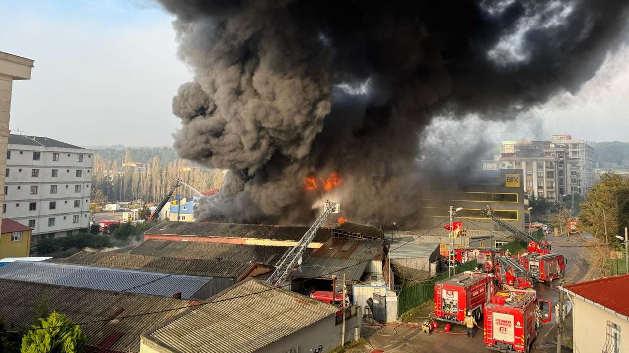 İstanbul'da lastik fabrikasında yangın