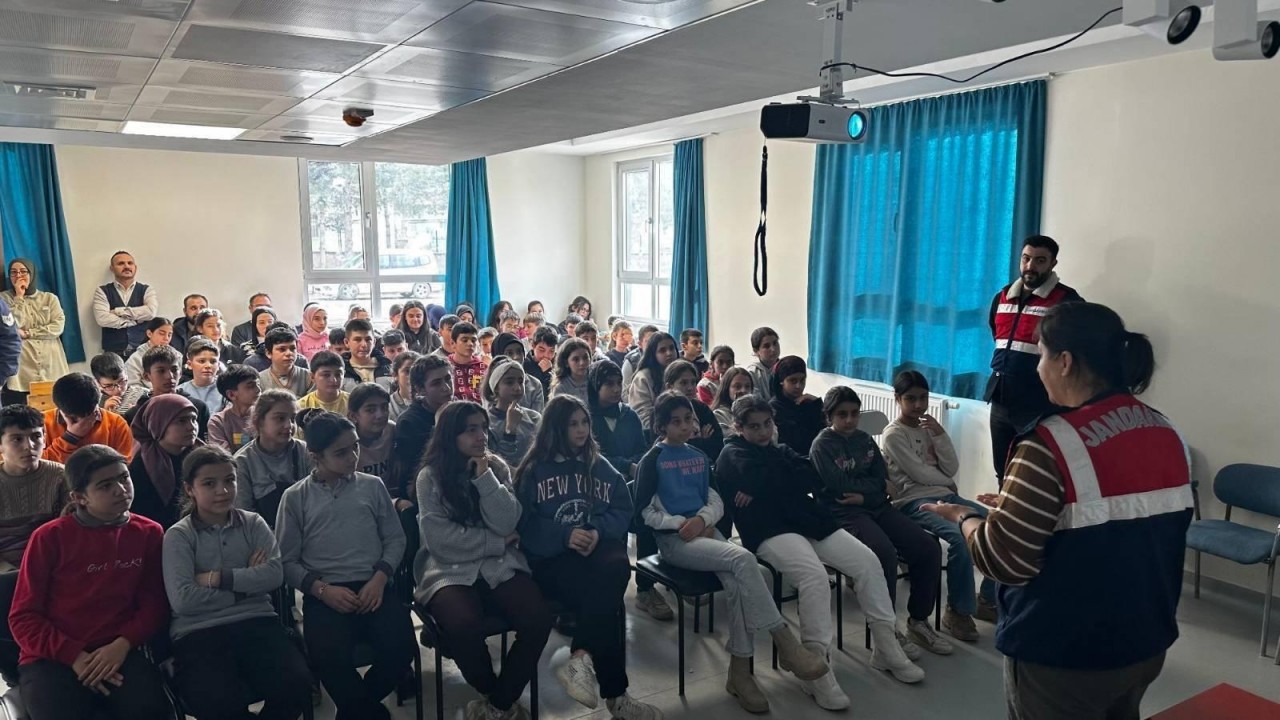 Konya jandarma ekiplerinden siber farkındalık eğitimi