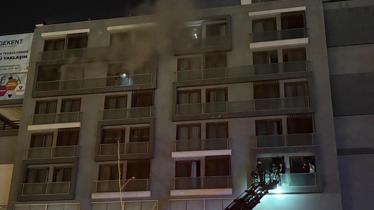 7 katlı binada yangın: Mahsur kalanları kurtarma çalışması sürüyor