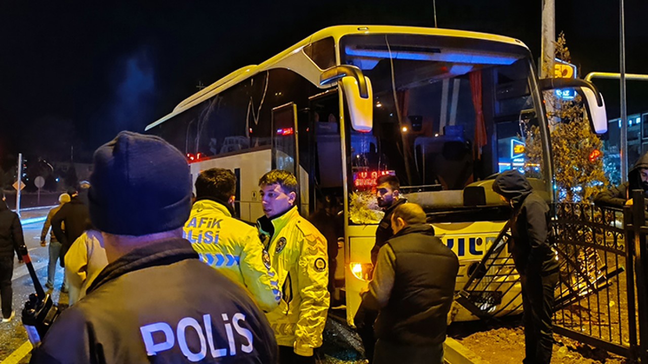 Yolcu otobüsü ile taksi çarpıştı: 4 yaralı