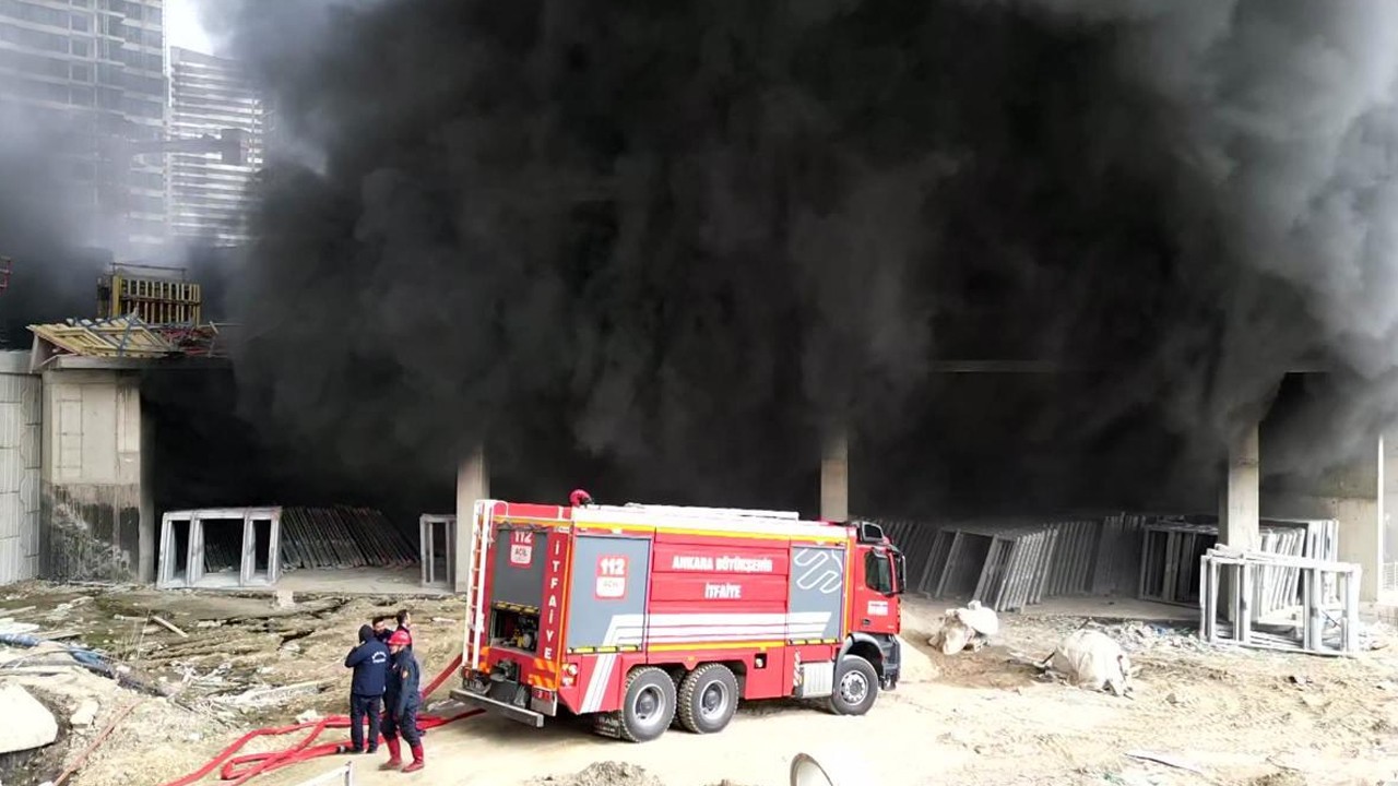 İnşaat alanında yangın: Müdahale sürüyor