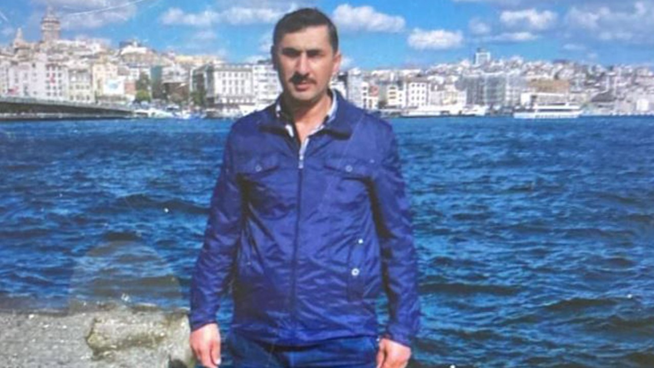 Kum ocağında iş makinesi devrildi: 1 ölü