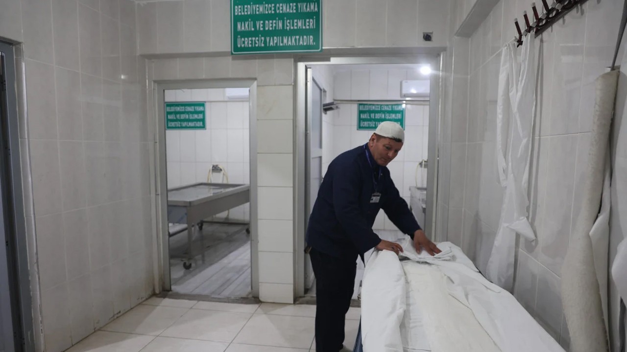 Depremde günde 40 cenaze yıkayan gassal anlattı: Bazı cenazeler gülümsüyordu