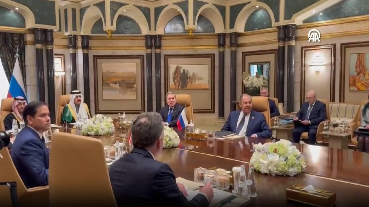 Ukrayna'daki savaşı sonlandırmayı hedefleyen görüşmelere başlandı