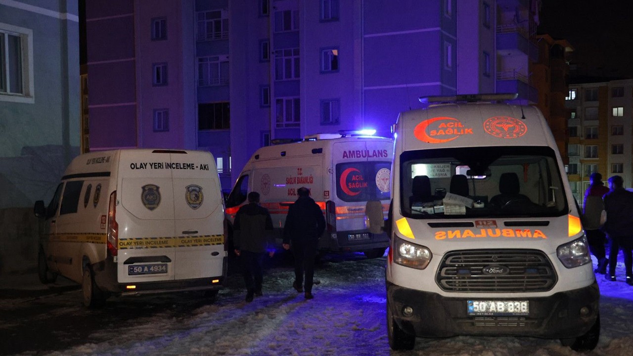 Eski nişanlısını öldürüp kendi hayatına son verdi