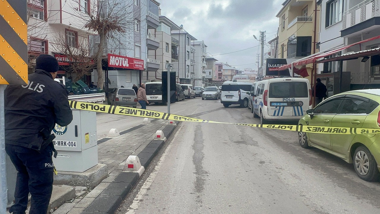 Kahvehanede, çay ocağının başında ölü bulundu