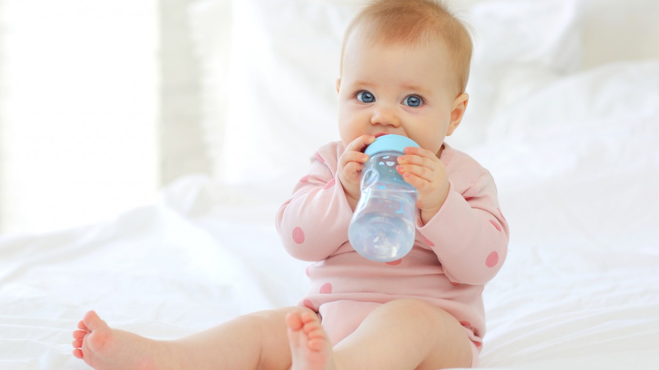 Bebekler İçin En Sağlıklı Su Seçimi: Kaynatılmış Su mu, Arıtılmış Su mu?