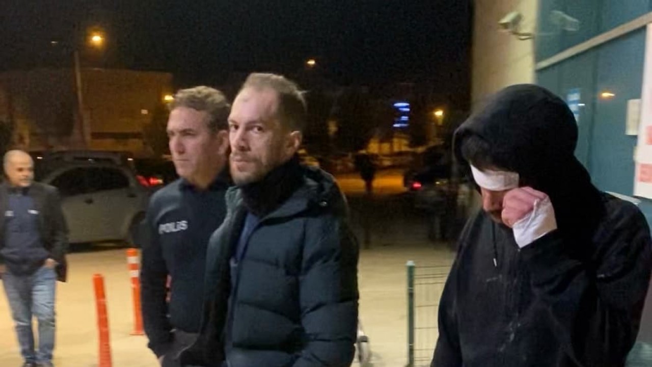 Önce bıçakla yaraladılar, sonra tüfekle tehdit edip gasp ettiler