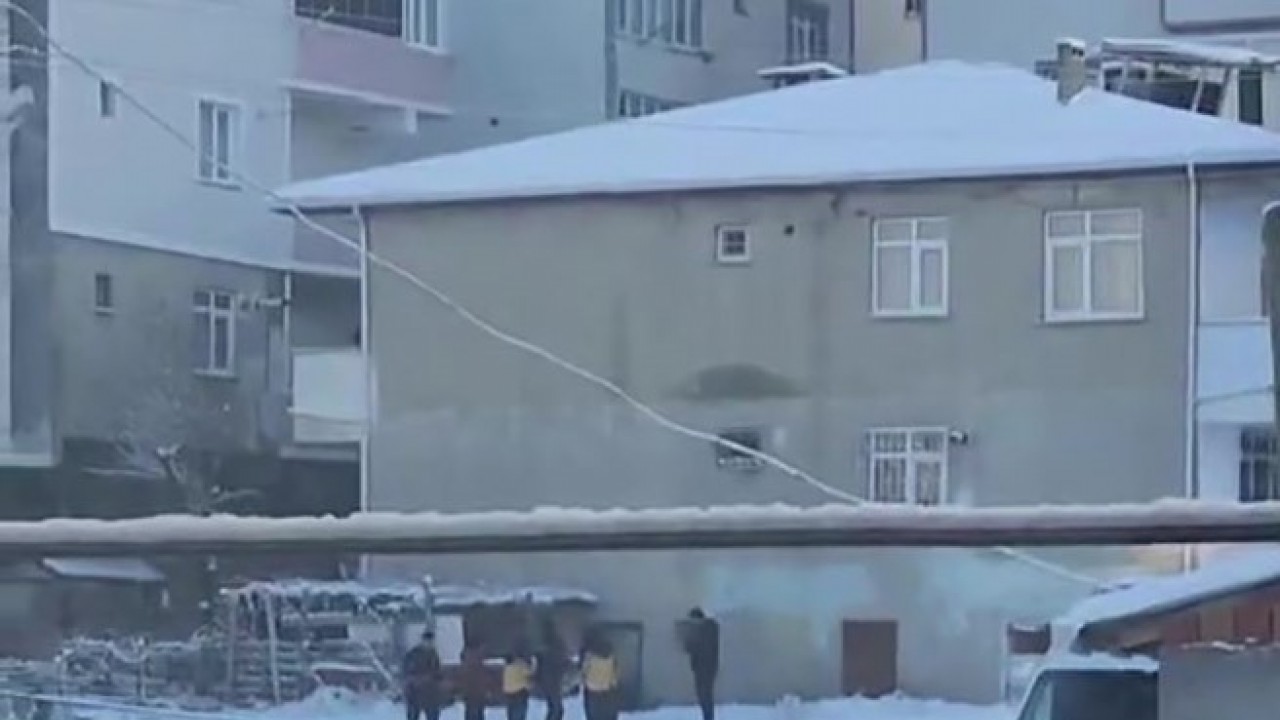 Ölü bedeni karlar içinde bulundu