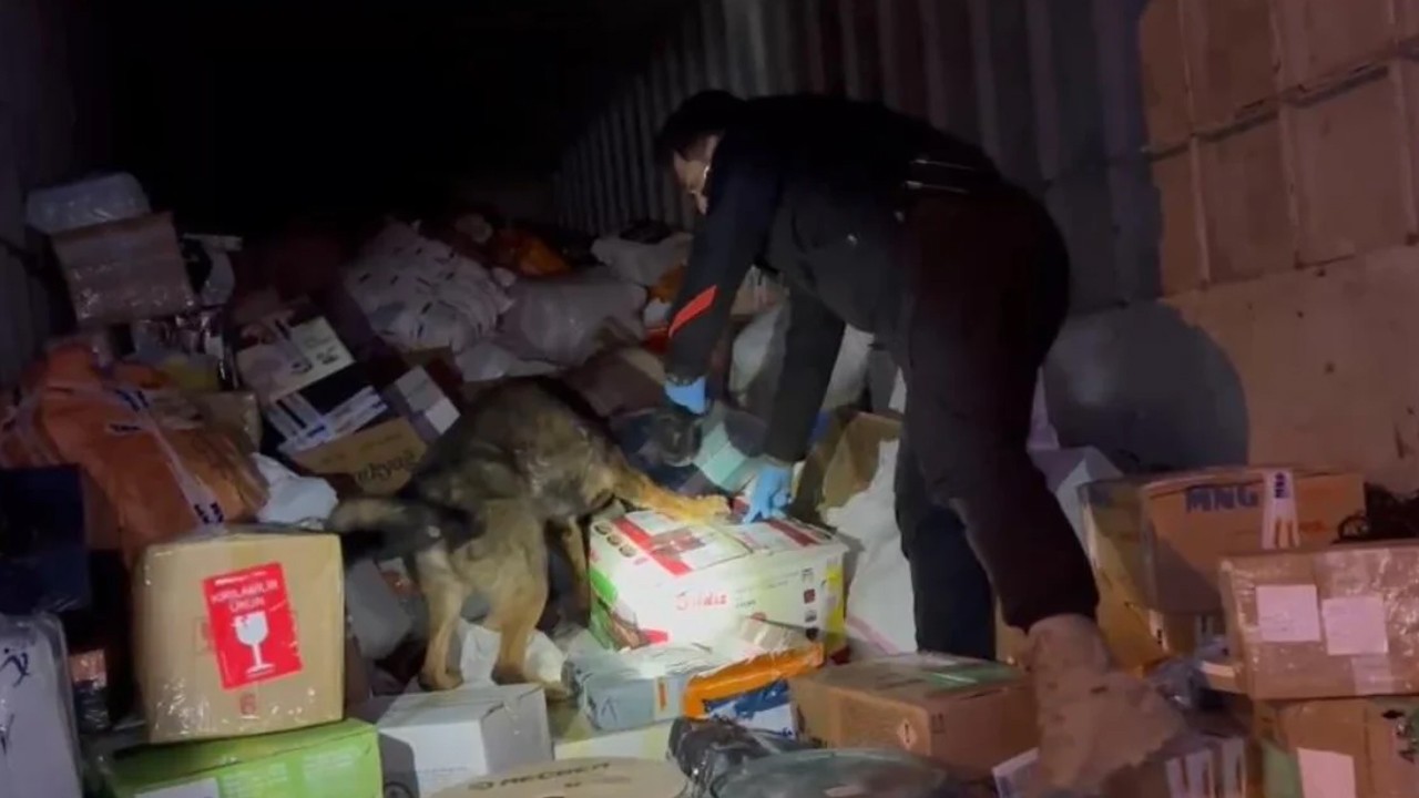 Kargo aracında tam 75 milyon lira değerinde uyuşturucu ele geçirildi