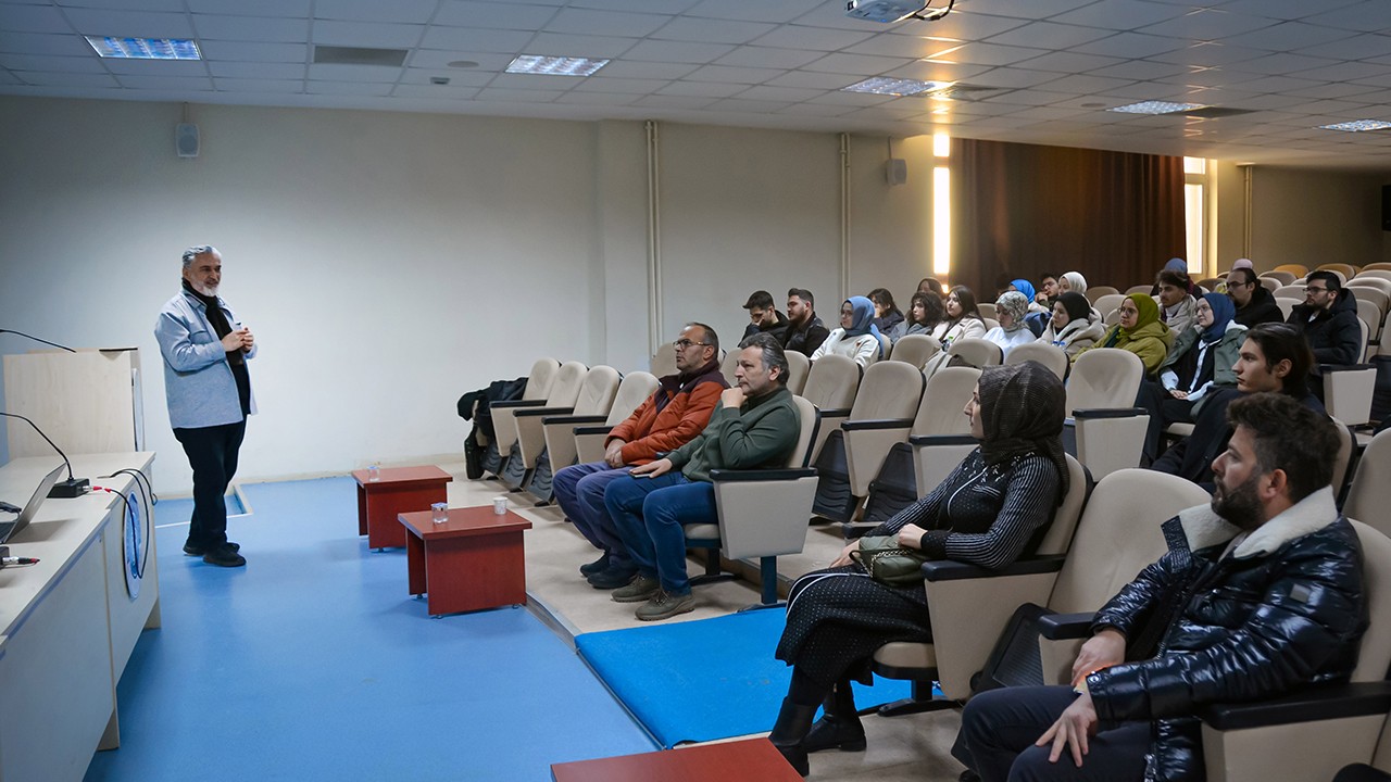 NEÜ’de reklamcılık ve iş dünyasındaki İletişim ele alındı